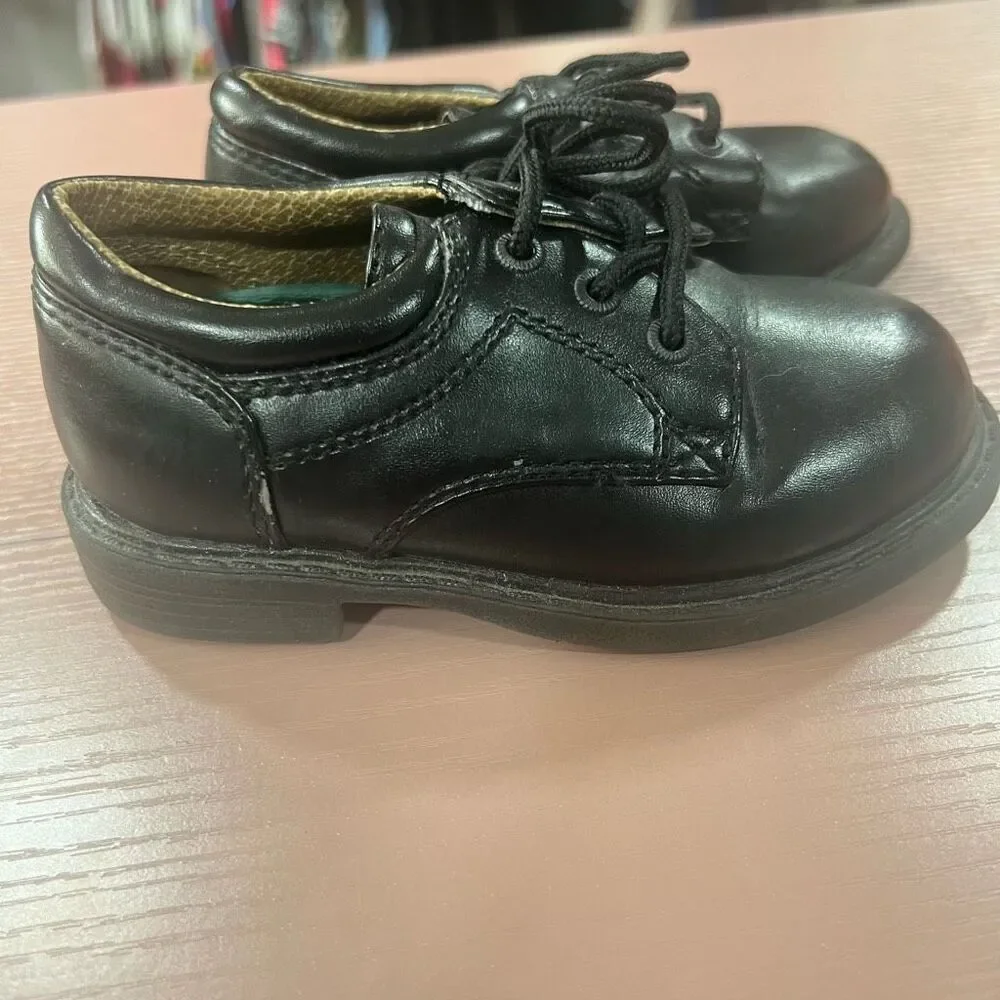 🏈 Toddlers Sprockets Black Dress Lace Up Hard Sole Shoes Size 8